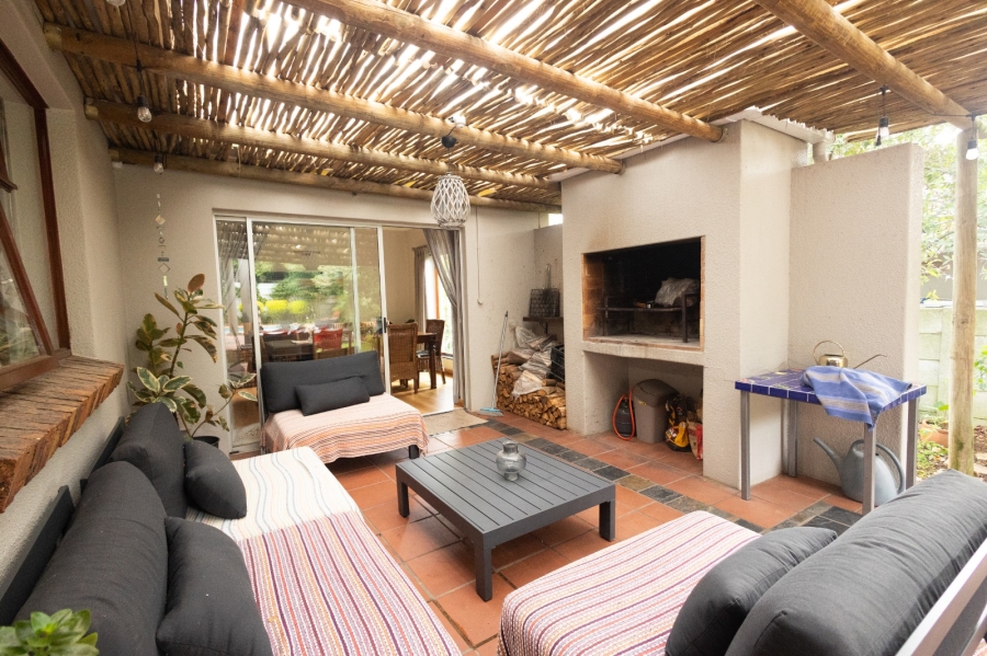 To Let 5 Bedroom Property for Rent in Vierlanden Western Cape